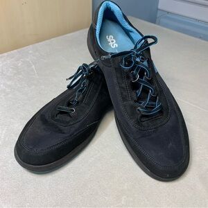 SAS women’s sporty lace up walking sneaker black 10.5 med good gently worn cond